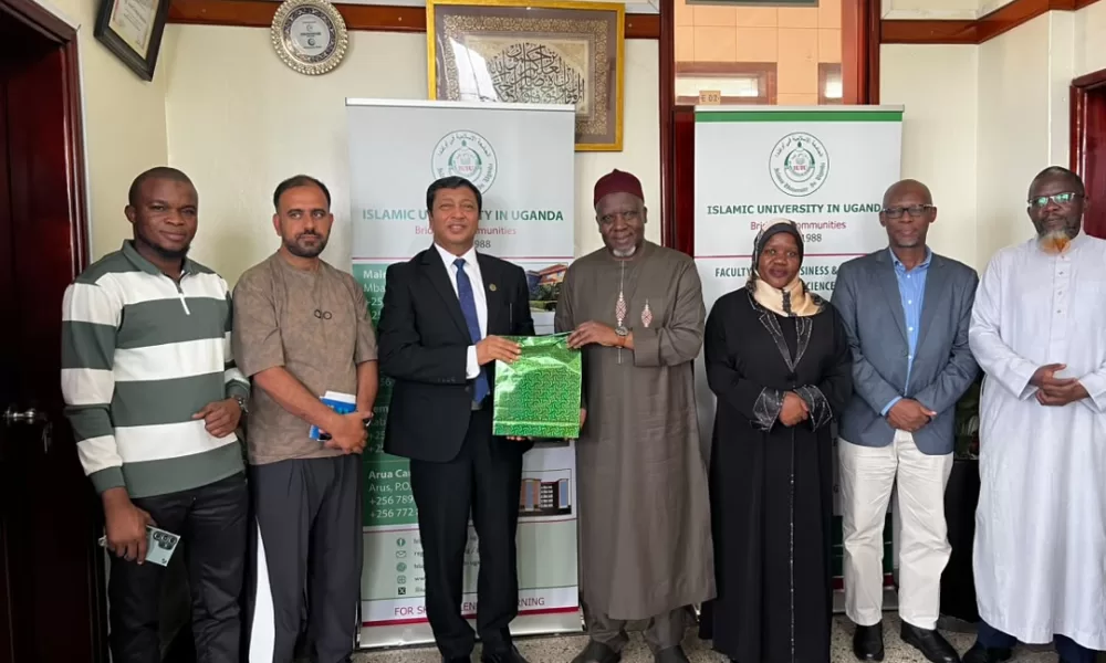 iuiu-and-comstech-strengthen-strategic-partnership-in-scientific-research-halal-development-and-higher-education