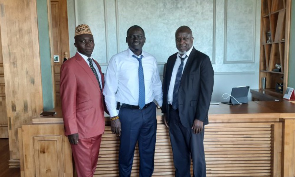 the-rector-meets-with-the-ceo-next-media-dr-kin-kalisa